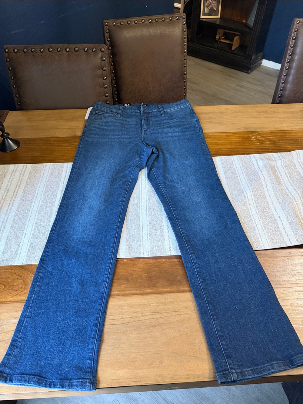 Express Classic women’s Blue Jeans - Comfortable Everyday Denim - Picture 3 of 9
